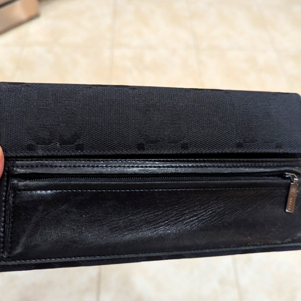 Gucci Black wallet with box
